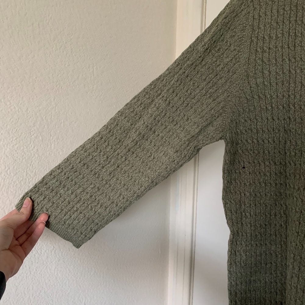 Light Green 3/4 Sleeve Sweater